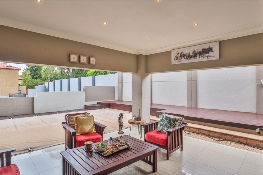 6 Bedroom Property for Sale in Birdwood Estate North West